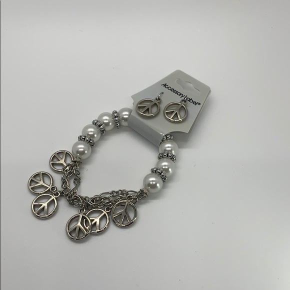 Fashion Jewelry Bracelet and Earrings Set - Picture 1 of 1